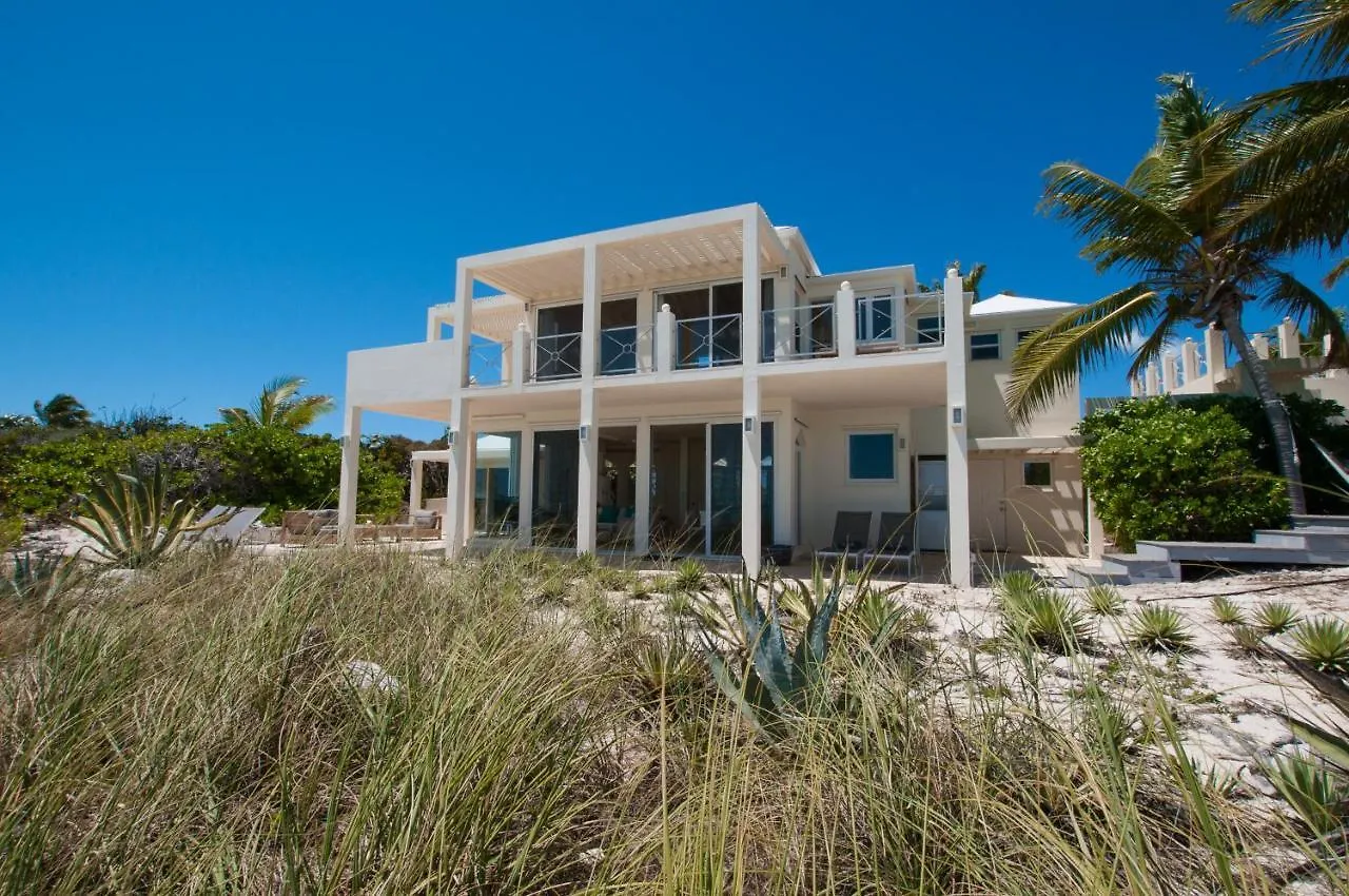 Aqua Del Rose 2 Bedroom Beachfront Cottage Long Bay Vakantiehuis