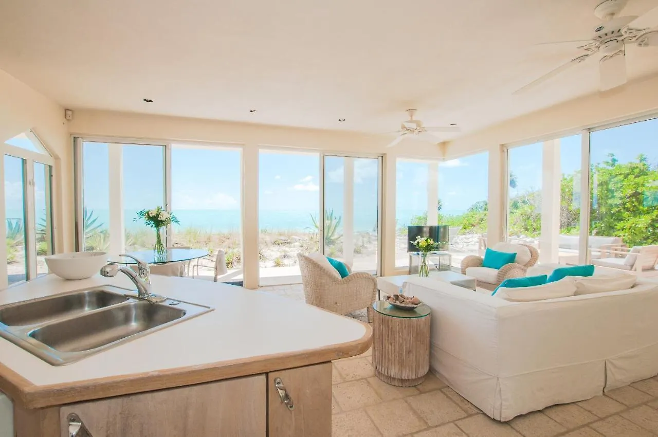 Vakantiehuis Aqua Del Rose 2 Bedroom Beachfront Cottage Long Bay Turks en Caicos Eilanden