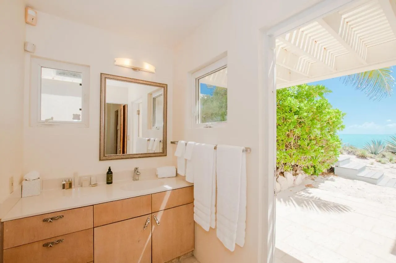 Aqua Del Rose 2 Bedroom Beachfront Cottage Long Bay 0*,